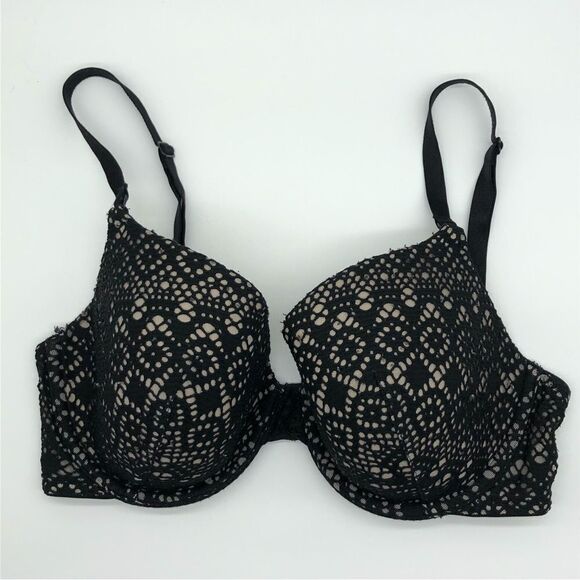 Victoria’s Secret Lined Perfect Coverage Bra Crochet Fishnet Eyelet Black 34D - Picture 1 of 7